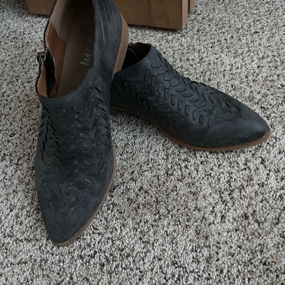 Womens “Mi.iM” sz 7.5 flat